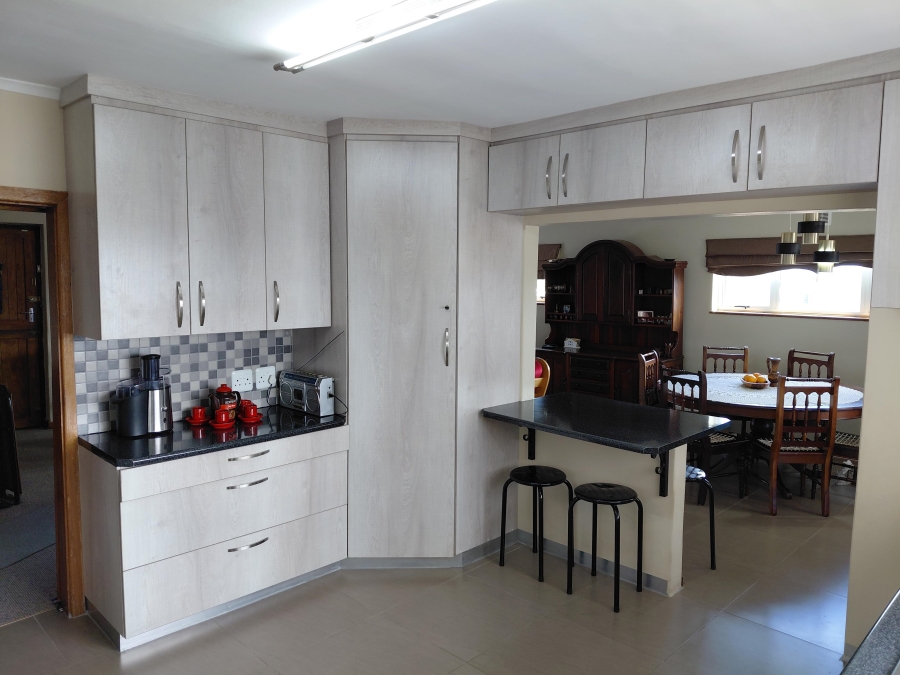 4 Bedroom Property for Sale in Heuwelkruin Eastern Cape